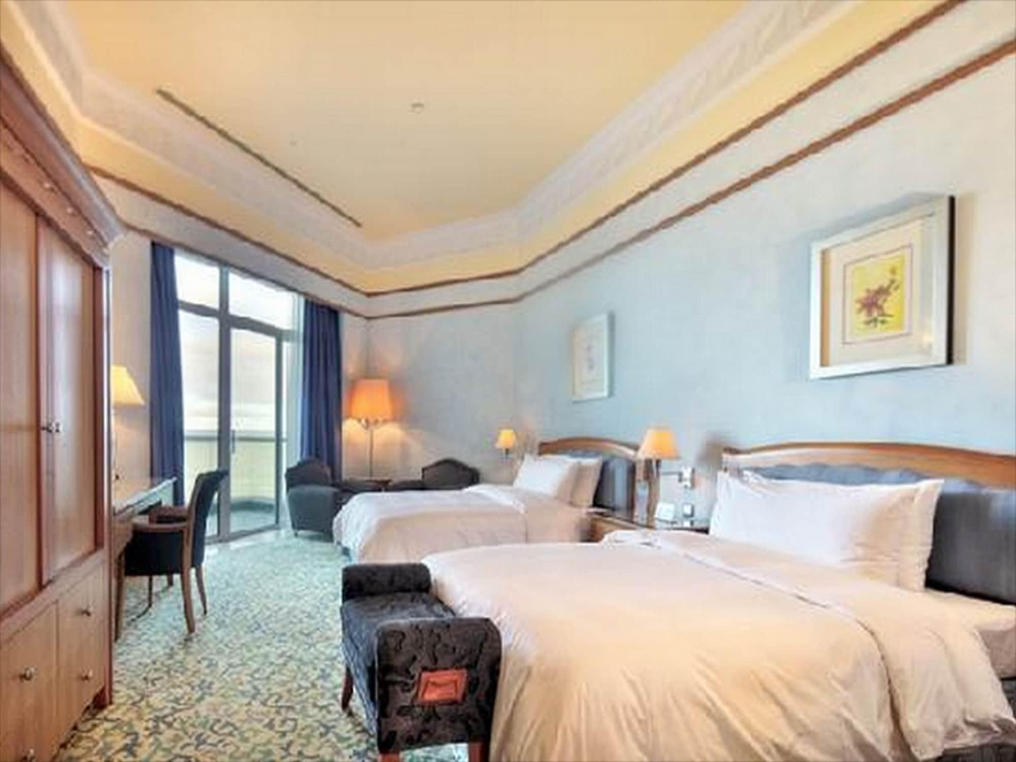 Empire Hotel And Country Club Brunei Бандар-Сери-Бегаван Экстерьер фото