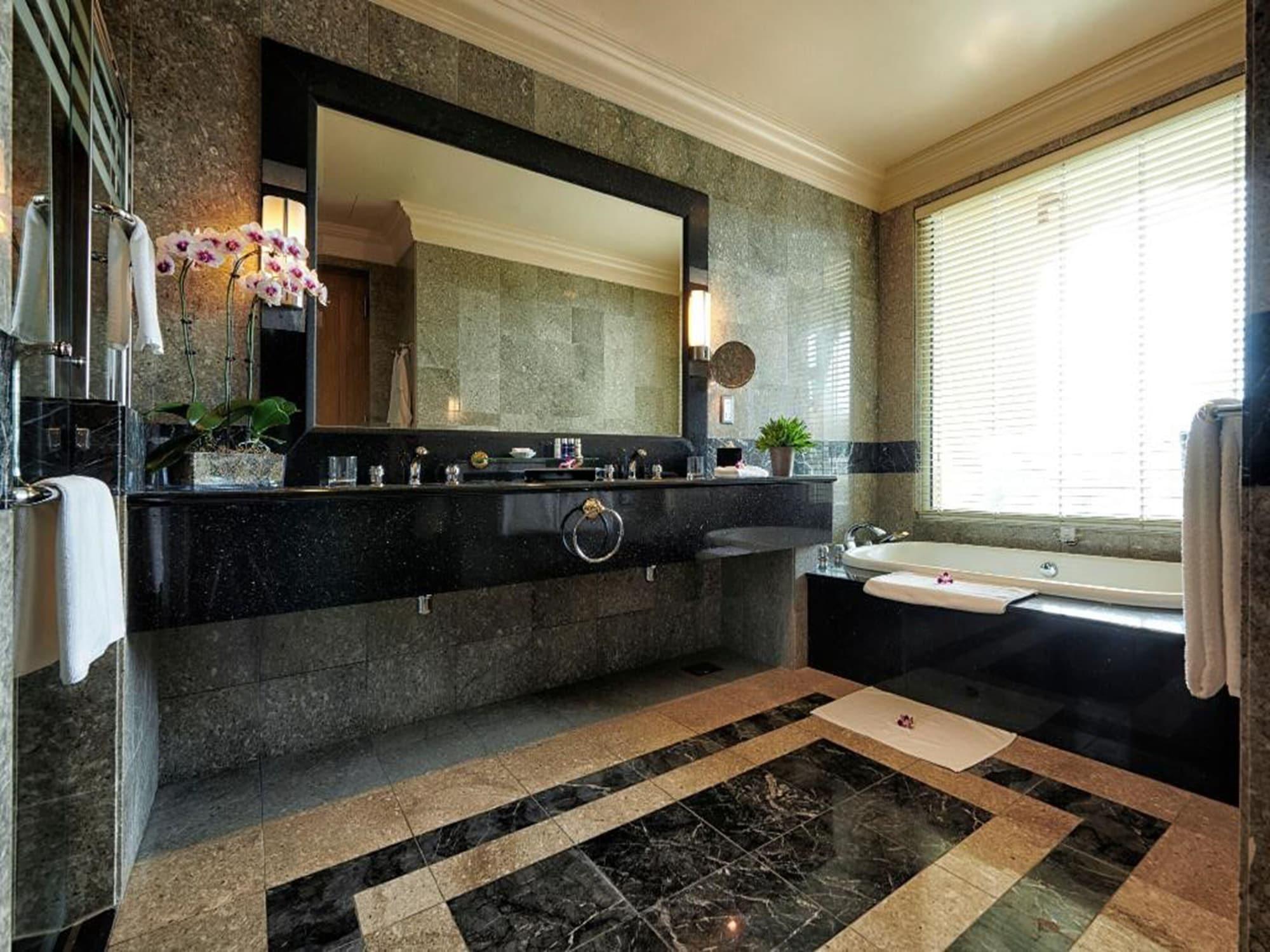 Empire Hotel And Country Club Brunei Бандар-Сери-Бегаван Экстерьер фото