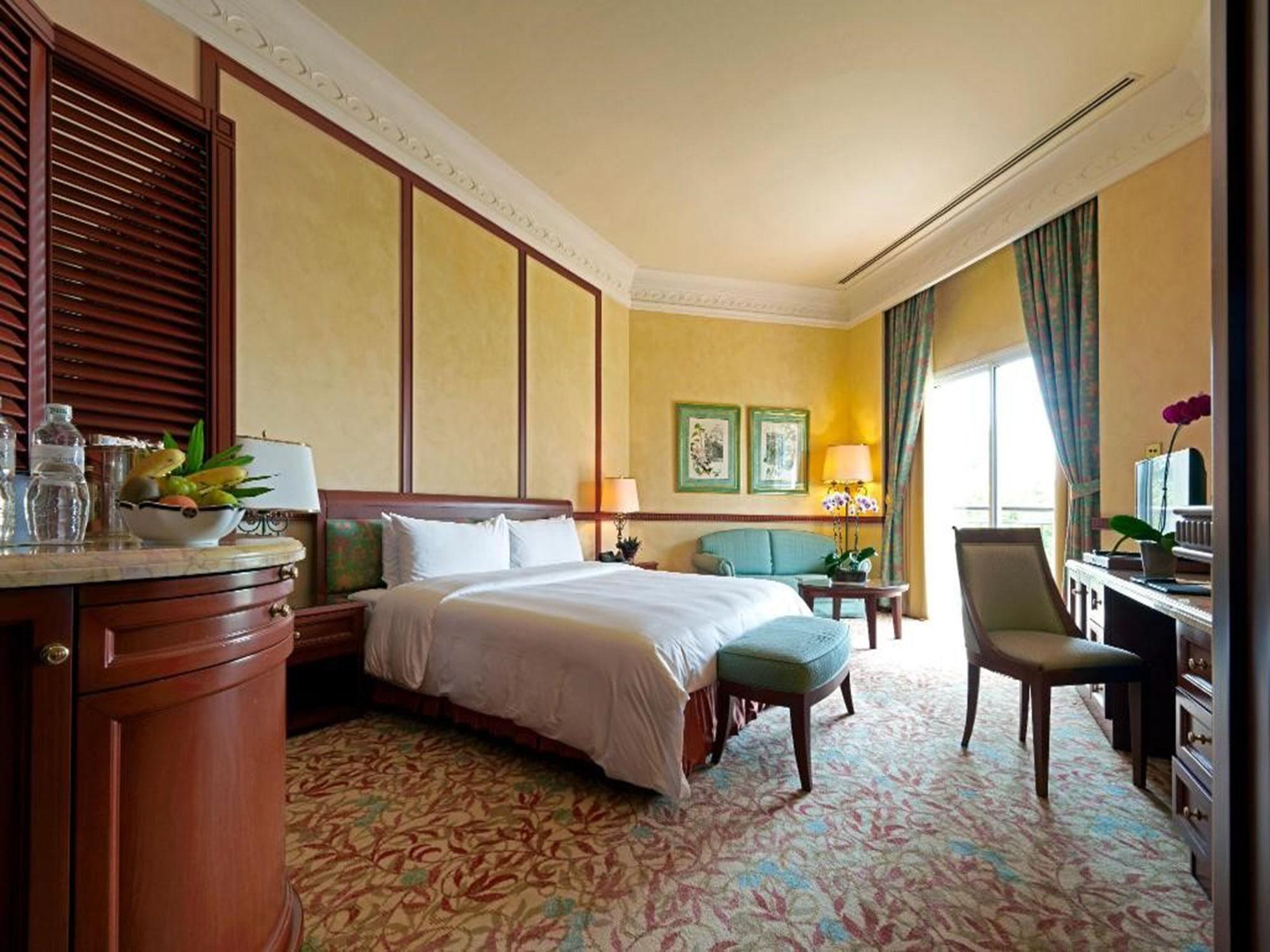 Empire Hotel And Country Club Brunei Бандар-Сери-Бегаван Экстерьер фото