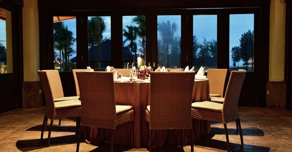 Empire Hotel And Country Club Brunei Бандар-Сери-Бегаван Экстерьер фото