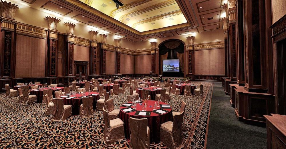 Empire Hotel And Country Club Brunei Бандар-Сери-Бегаван Экстерьер фото